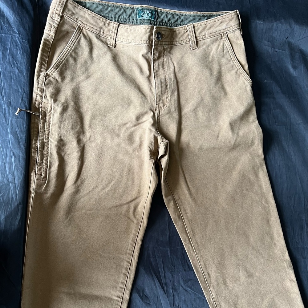 Bass 38x30 heavy duty reinforced cargo pant. Good condition